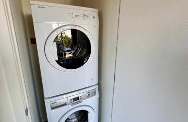 East Side Luxury 1BR Apt - Near Brady and Fiserv with Balcony - Foto 13