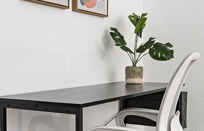 Stylish 2 BR Condo - Free Parking on Premises - Photo 11