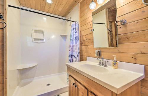 House with Dock and Slide Situated on Lake Sinclair! - Foto 15