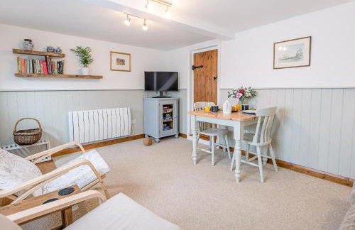 North Cottage, Alderton - Photo 18