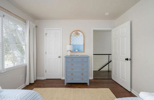 King Street Retreat Charming, Fully Updated Townhome - Foto 17