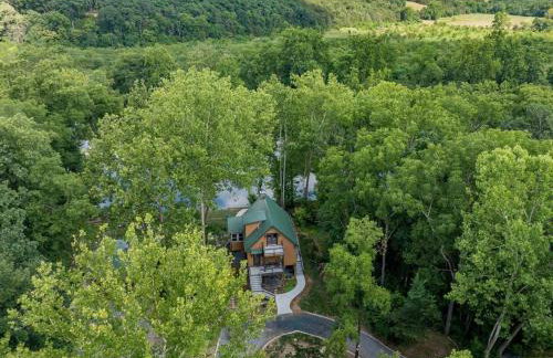 Riverside Oasis with Stunning Views, Cozy Firepit! - Photo 15