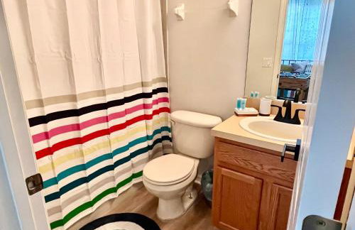 Spacious 5BR Private Home, Private Pool & Salt Water Spa, Minutes from Beaches - Foto 23