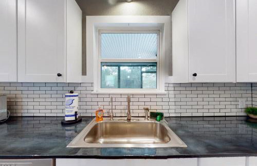 Secluded home with firepit, gas grill, central AC, game room, W/D - Foto 11