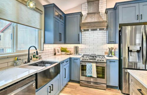 Anchorage Apartment with a View about 3 Mi to Airport - Photo 1