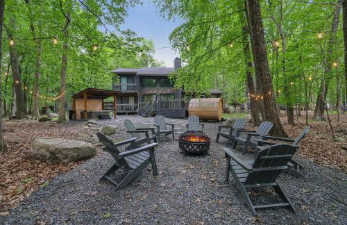 Luxurious Poconos Retreat - Hot Tub, Sauna, Games - Foto 1