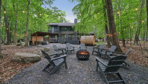 Luxurious Poconos Retreat - Hot Tub, Sauna, Games - Foto 1, Garden, Garden view
