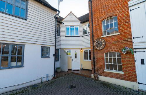 The Tudor Escape - 3 Bedroom House in Canterbury City Centre with Parking - Foto 47