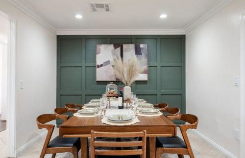 Elegant Retreat w/ Game room in Heart of OC - Foto 18