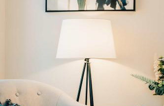 Modern Central 2 Bed Apartment with Parking - Photo 20