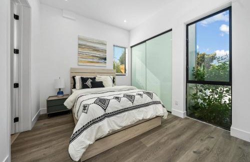 7 BR double house with parking and a backyard in LA - Foto 49
