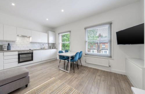 Modern Split Level 2BR Spacious Apt Maida Vale - Photo 27