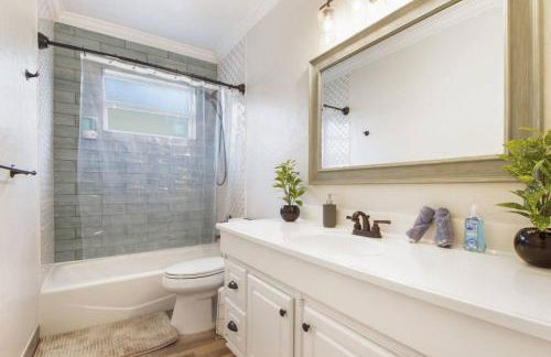 Peaceful retreat with a pool 15 min away beach - Foto 17