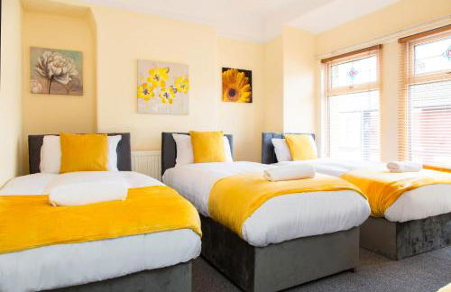 3 Bedroom House, Free Parking and Self Check In - Foto 43