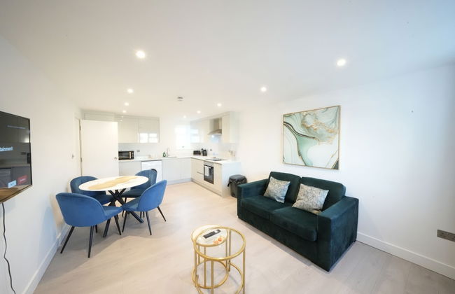 Heathrow Charge and Go - Photo 61