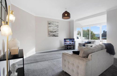 Spacious Living Room & Modern Comforts, Sleeps 4 - Foto 1