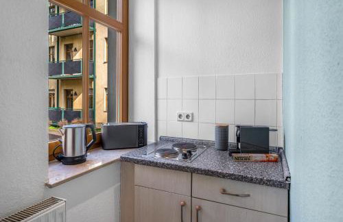 LeHaStays - Apartments Buckau 16a I Küche I Smart TV mit Netflix I toller Innenhof - Photo 18