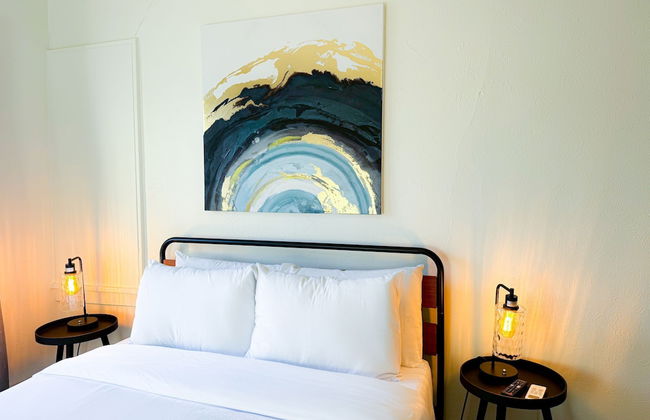 Stunning House In Convenient Location N Downtown - Photo 33