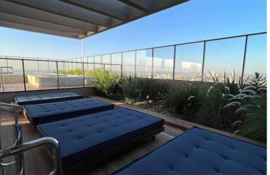 Lindo flat em prédio luxuoso - Excelente localização - Foto 8
