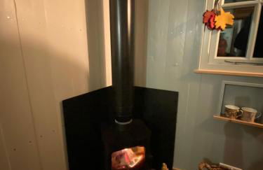 Chez Maurice Luxury Shepherds Hut with Bath and Hot Tub - Foto 6