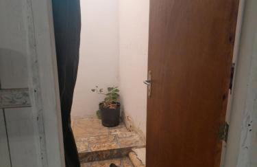 Suíte e cozinha, entrada compartilhada - Foto 11