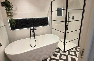 Chic 2 Bedroom Modern Cave House - Foto 18