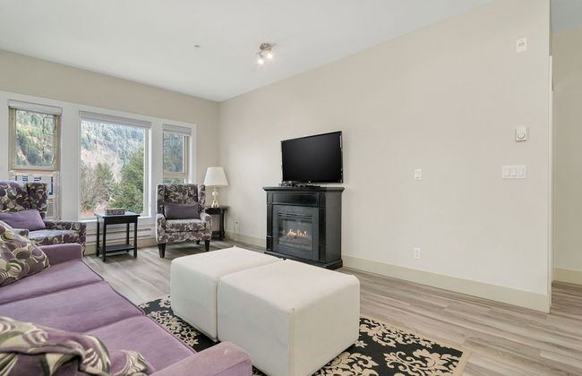 Breathtaking Bliss 2BR Penthouse - Photo 26