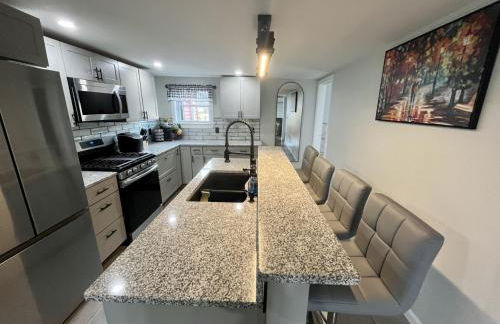 The entire Stephentown Hotel. 28 person occupancy - Foto 19