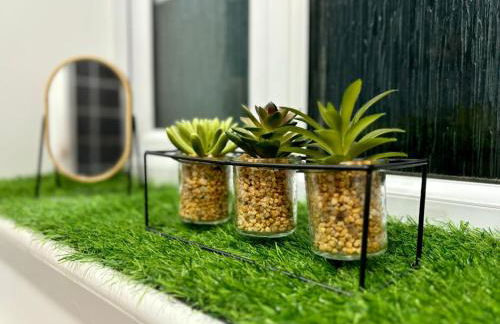 Eskdale Townhouse- Spacious 4BR ,Crawley, Free Wifi, Parking, fully equipped, contractor friendly, temporary relocations welcome, near Gatwick Airport - Foto 61