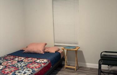 Newer Construction Home in Port Richey 3BR 2BA Bright with High Ceilings, Screened Lanai & Lake View, Fully Furnished, Conveniently Located on a Corner Lot with No Front Neighbors, Short Walk to US-19, Shops & Restaurants - Foto 22