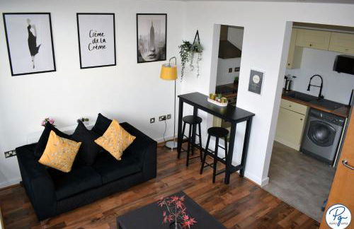 Penthouse - Amazing City Skyline Views - Balcony - FREE extra 2 hours - FREE Parking - Utilita Arena - Bullring Shopping - New St Station- Super King Size Bed - Foto 31