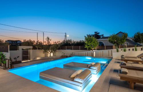 Cantouni Villa, Luxury 5BR Retreat with Pool & Jacuzzi Near Town by Villa Mana Gers - Photo 70