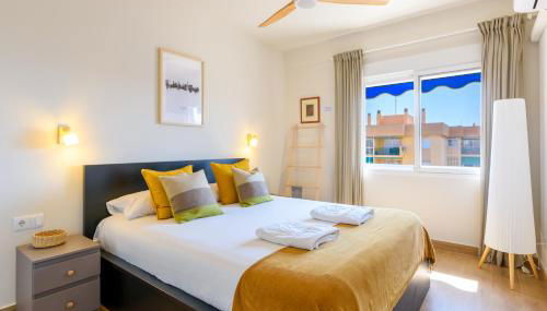 WintowinRentals Charming Apartment with Sunny Terrace near the Sea - Photo 5, towels