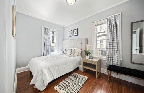 Well-Lit Bedroom near Transit and Charles River - Foto 9