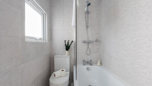 Sanjo Suite - Sleek 2BR Home with Parking & WIFI - Foto 5