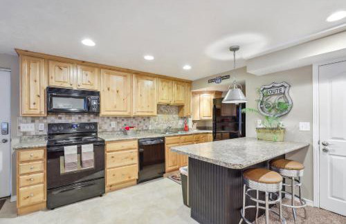 Cozy American Fork Retreat with Electric Fireplace - Foto 2