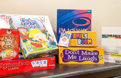 Amazing Creek View Cabin w/ Hot Tub, Firepit & Pool Table - Foto 10