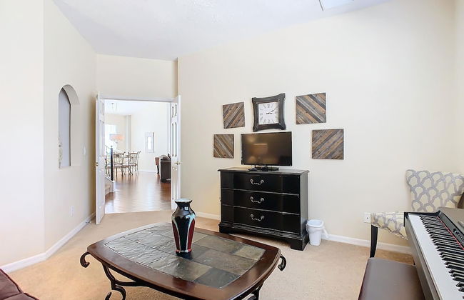 Elegant 5BR Home w Private Pool Spa Near Disney - Foto 23