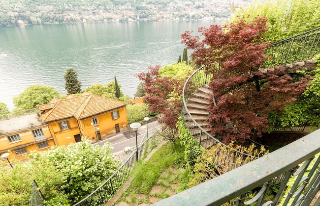 JOIVY Garden Oasis: 1BR Apt w/ Balcony & Parking - Foto 1