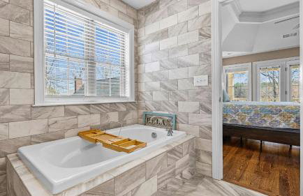 Sleeps 22, Lakefront w/ Private Dock & Pool, 2 Houses Lake Living by Avantstay - Foto 60