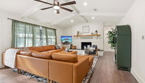Boho Retreat with 2 Masters and Plenty of Space - Foto 4