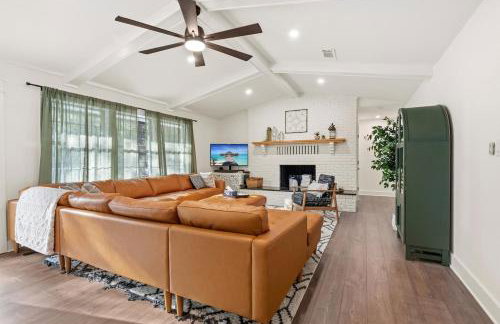 Boho Retreat with 2 Masters and Plenty of Space - Foto 4