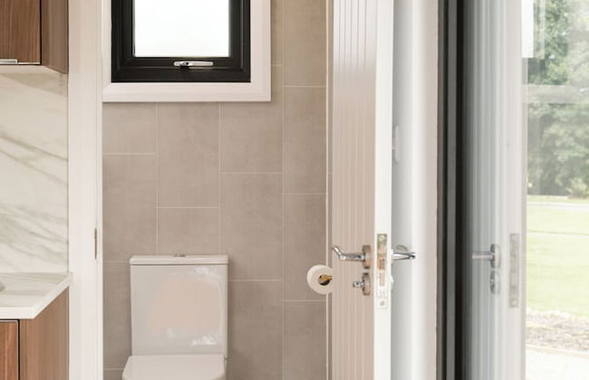 Luxury Waterfront Self-Catering Cabins - Photo 31