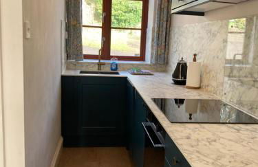 Peaceful Open-Plan Cottage With A View - Photo 3