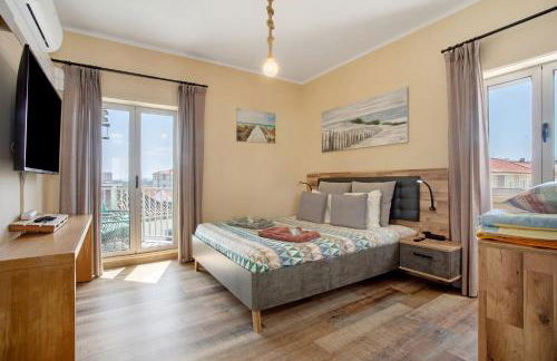 Home Away From Home - Photo 14