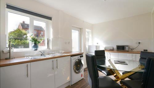 Alderton House - Spacious 3 Bed with Parking - Foto 5, minibar