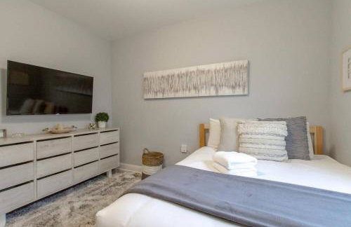 Music City Charmer Tons of Beds Thirty Day Minimum - Foto 12