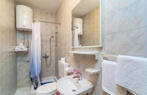 4 Bedroom Stunning Home In Kucice - Photo 32