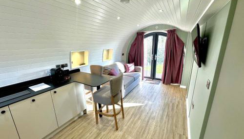 Hazel Hobbit Pod at Cowbridge Cabins - Foto 3
