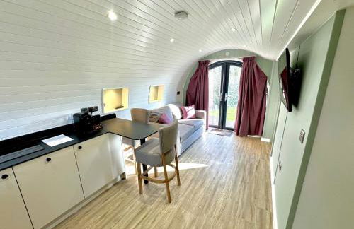 Hazel Hobbit Pod at Cowbridge Cabins - Photo 3